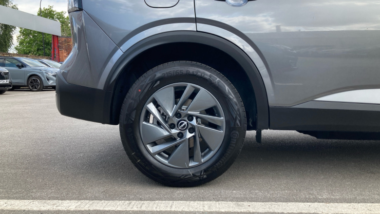 Nissan Qashqai 1.3 DiG-T MH Acenta Premium 5dr Petrol Hatchback